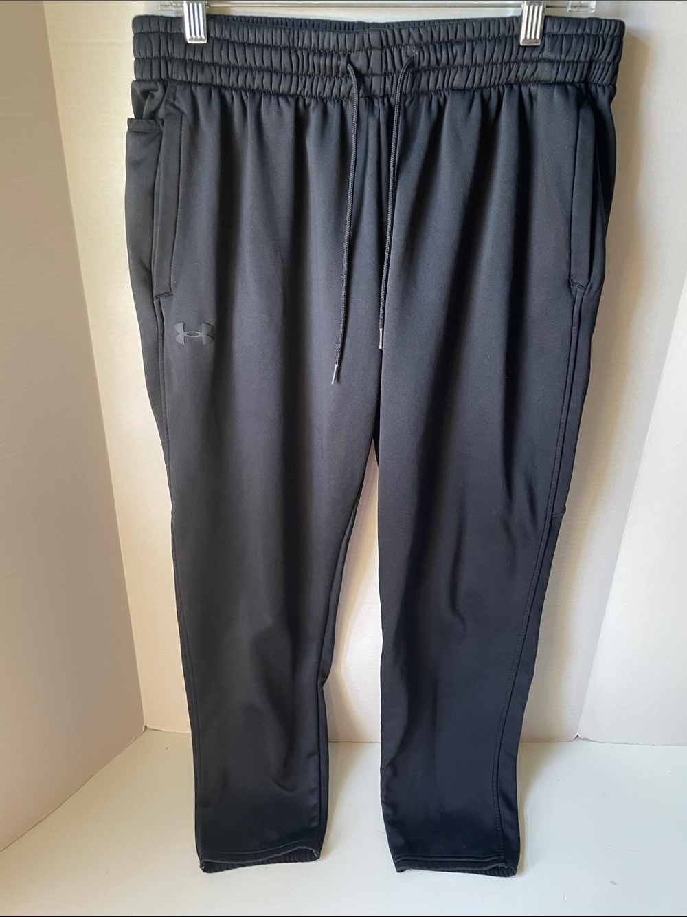 Under Armour Black Men's Size XL Performance Sweatpants Tapered leg